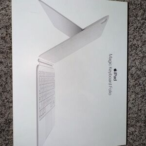 Apple iPad Magic Keyboard Folio - White